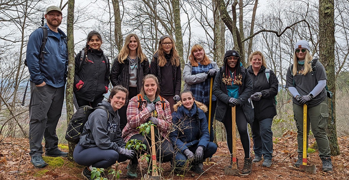 Students visit national park to learn, give back during spring break